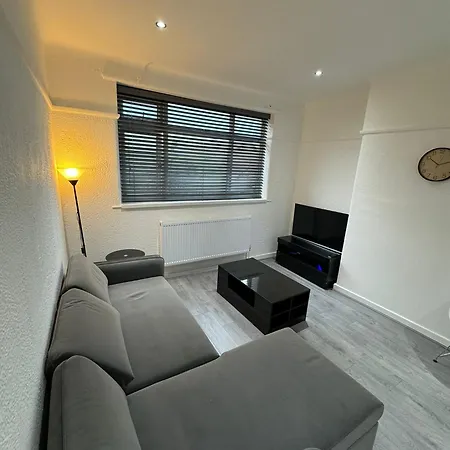 Luxury 2 Bed Apartment, Sleeps 6 With Sofa Bed, Close To Sale Tram Station Экстерьер фото